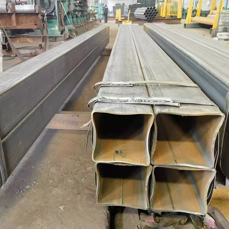 أنبوب مستطيل أسود ذو عيار كبير