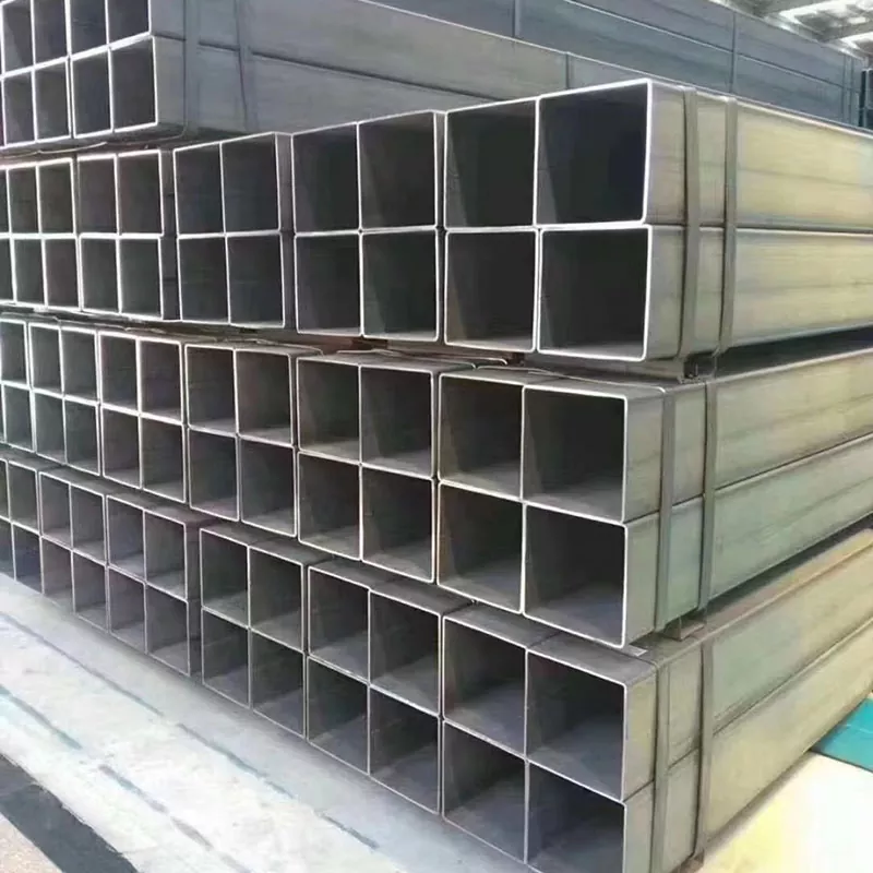 أنبوب مستطيل أسود بشق مستقيم